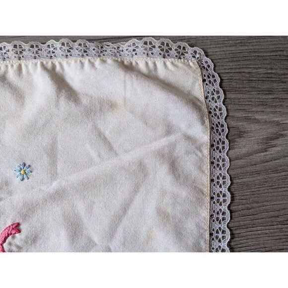 Vintage Embroidered Table Runner With Blue Doves & Pink Bows Lace Trimmed 40" x - Picture 5 of 5